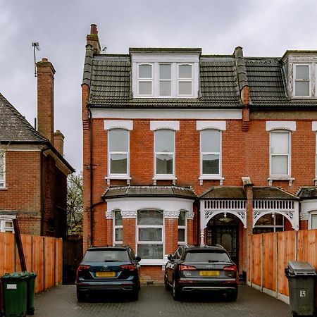 Fantastic New, London Apartment 3 Bed 1 Bath & Parking Whetstone Exterior photo