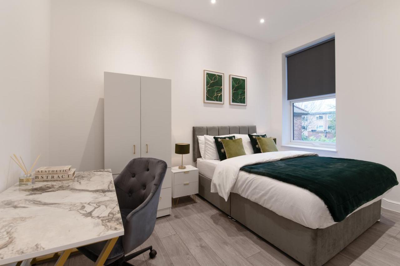 Fantastic New, London Apartment 3 Bed 1 Bath & Parking Whetstone Exterior photo
